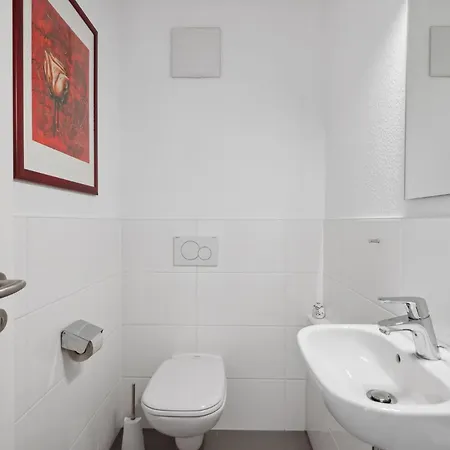Exquis 4br Design Apart-haus I 2 Parken I Balkon Boeblingen