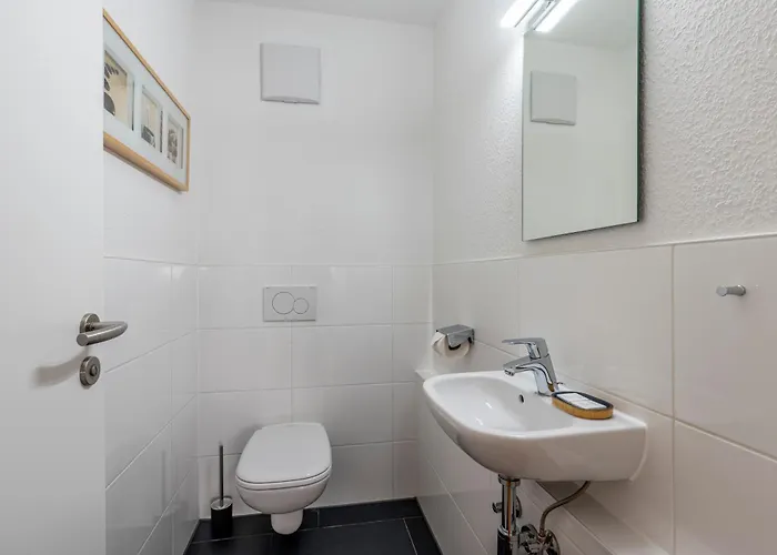 Exquis 4br Design Apart-haus I 2 Parken I Balkon Apartamento Böblingen