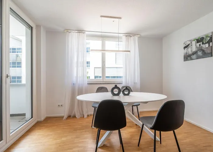 Exquis 4br Design Apart-haus I 2 Parken I Balkon Apartamento Böblingen